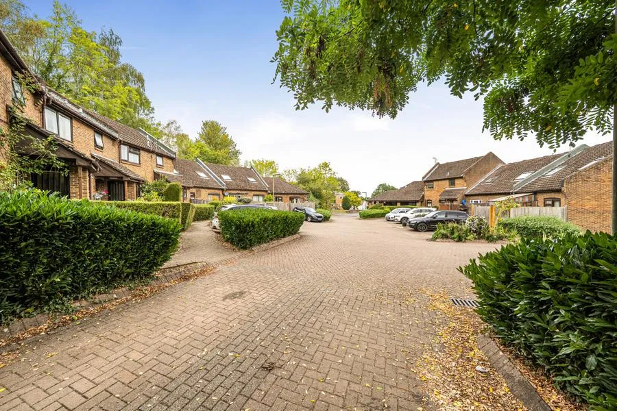 Nottingham Close, Woking, GU21, photo 14