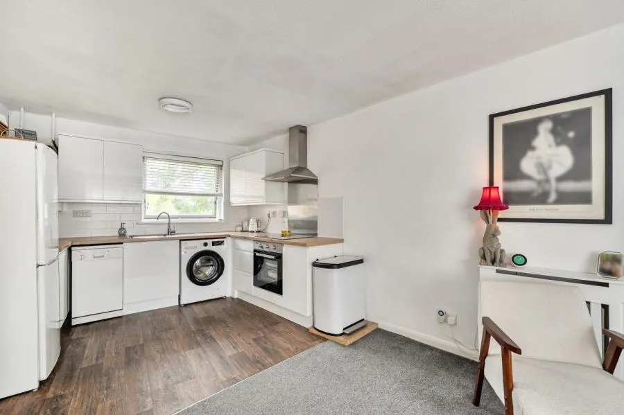 Nottingham Close, Woking, GU21, photo 5