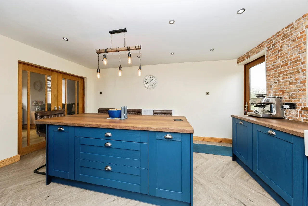 Capel Seion Road, Llanelli, SA15, photo 10