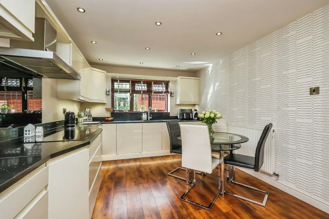 Adams Court, Ilkeston, DE7, photo 8