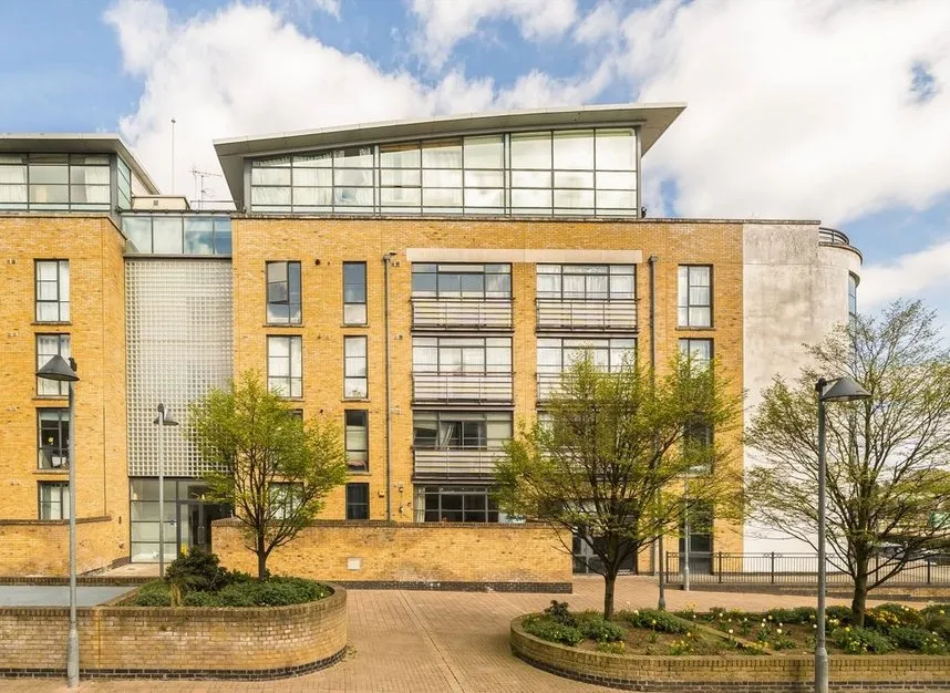 2 bed flat for sale — Town Meadow, Brentford, TW8