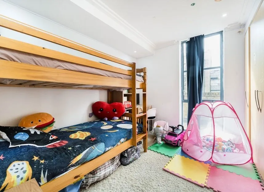 Town Meadow, Brentford, TW8, photo 5