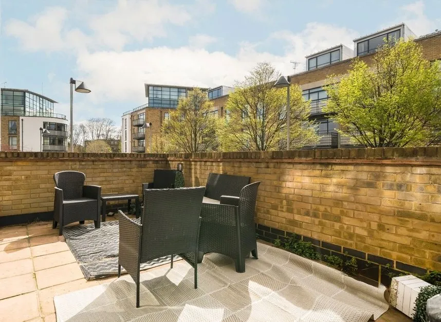 Town Meadow, Brentford, TW8, photo 6