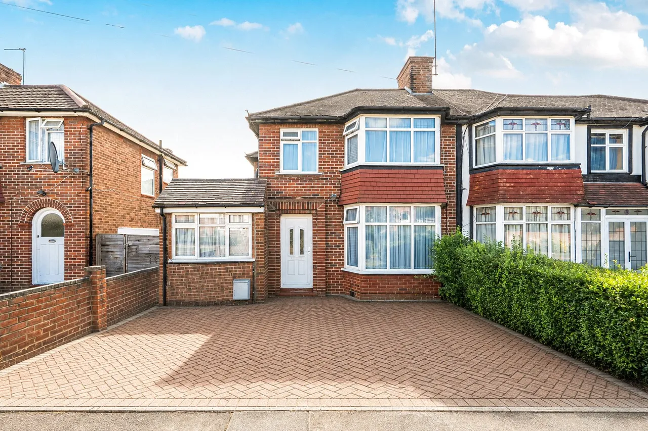 4 bed house for sale, Thistlecroft Gardens, Stanmore, HA7