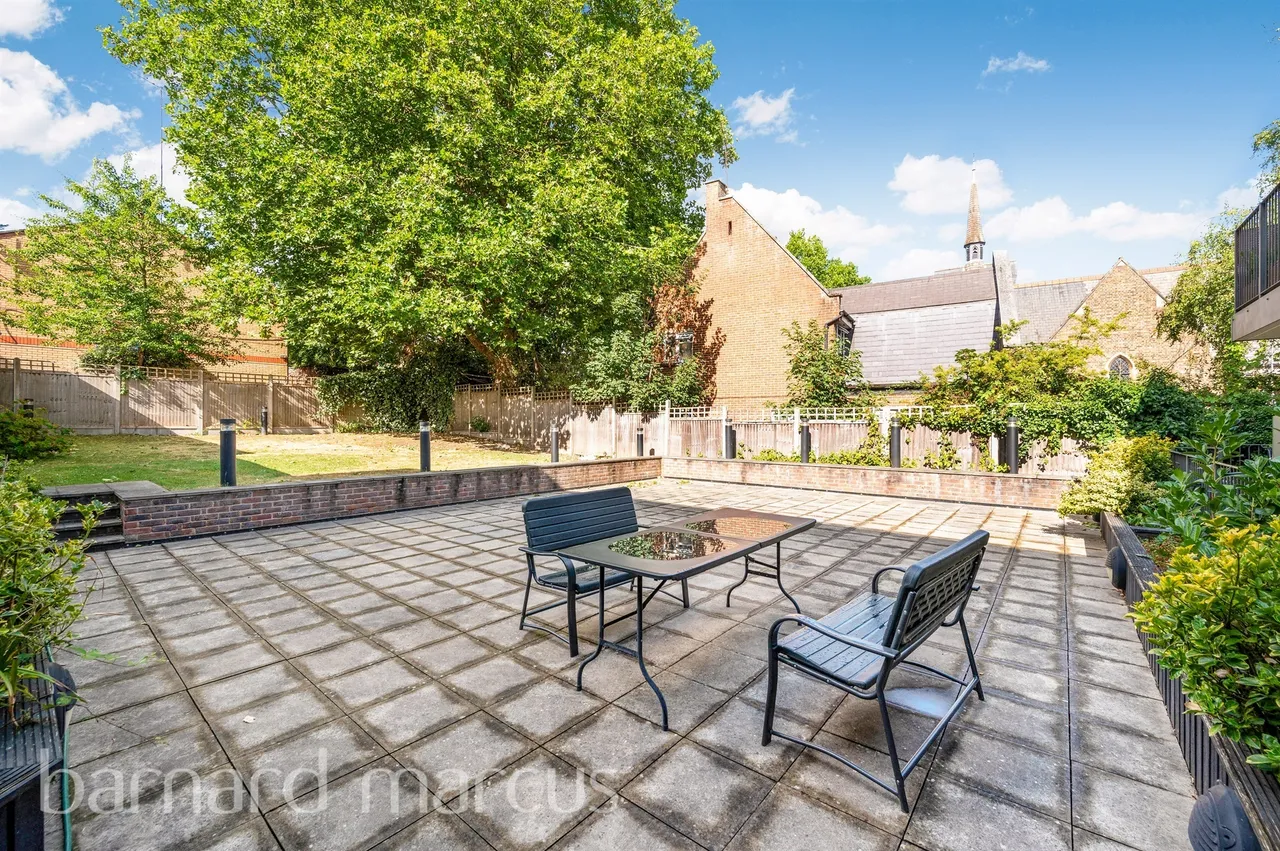Roehampton Lane, London, SW15, photo 5