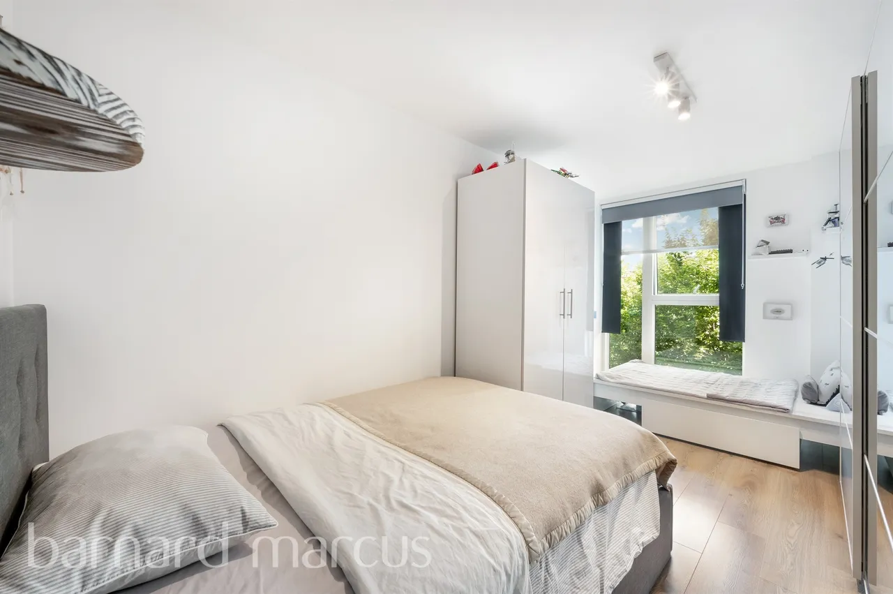 Roehampton Lane, London, SW15, photo 3