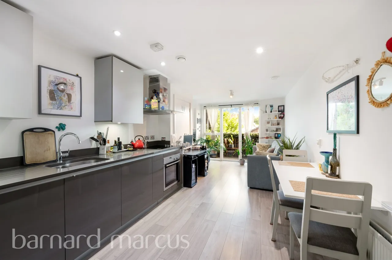 1 bed flat for sale, Roehampton Lane, London, SW15