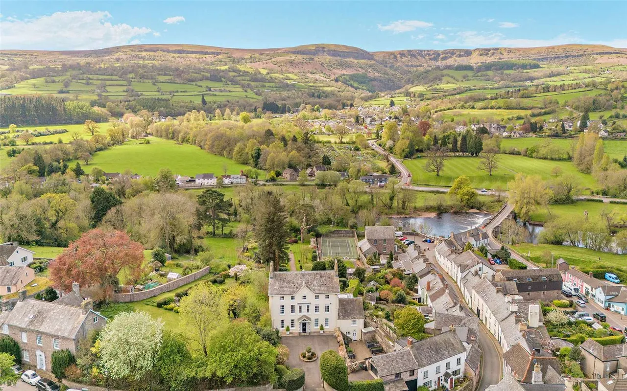 Bridge Street, Crickhowell, Powys, NP8 1AR, photo 2