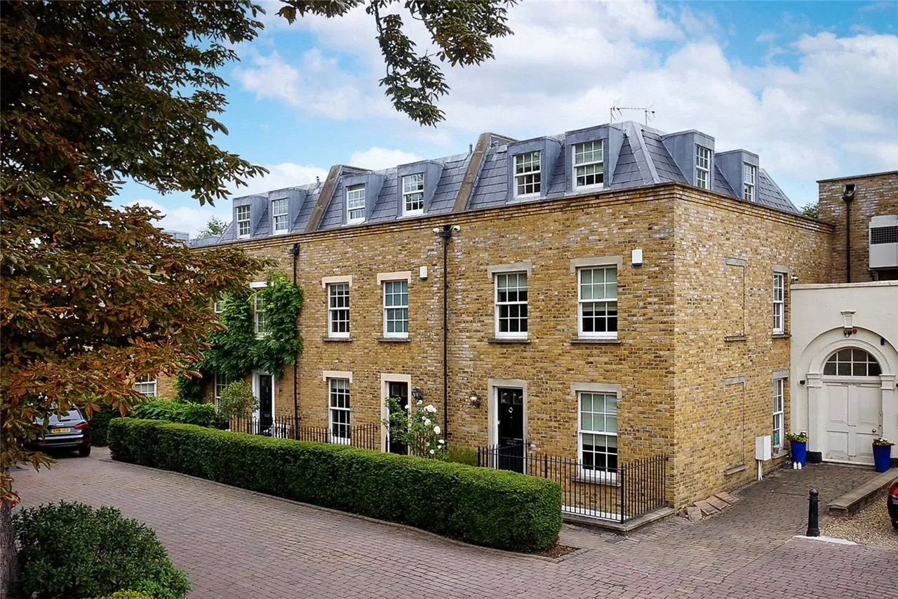 4 bed house for sale, Sadlers Gate Mews, Commondale, SW15