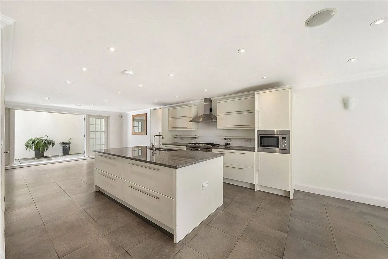 Sadlers Gate Mews, Commondale, SW15, photo 3