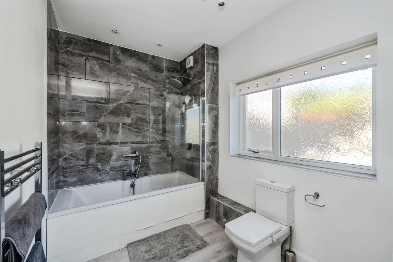Neath Road, Swansea, SA6, photo 3