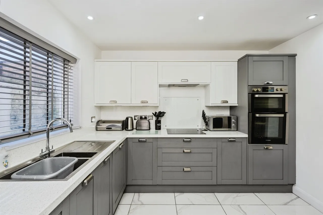 Neath Road, Swansea, SA6, photo 9