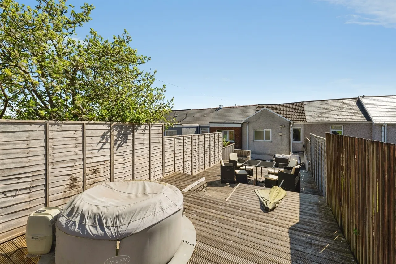 Neath Road, Swansea, SA6, photo 16