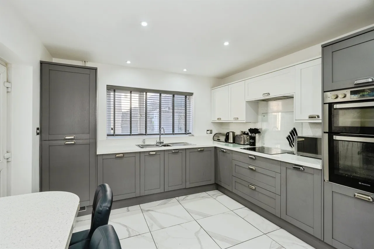 Neath Road, Swansea, SA6, photo 11