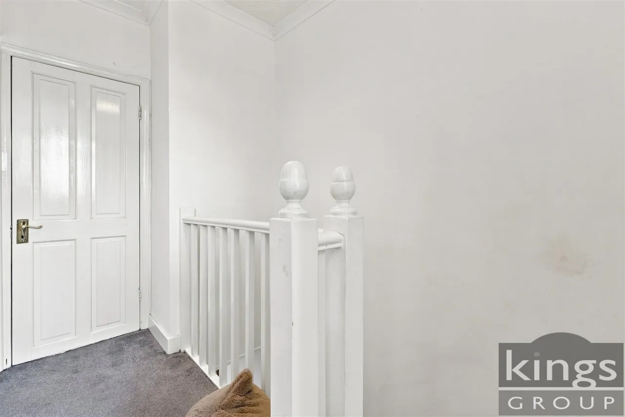 Durants Park Avenue, Enfield, photo 14