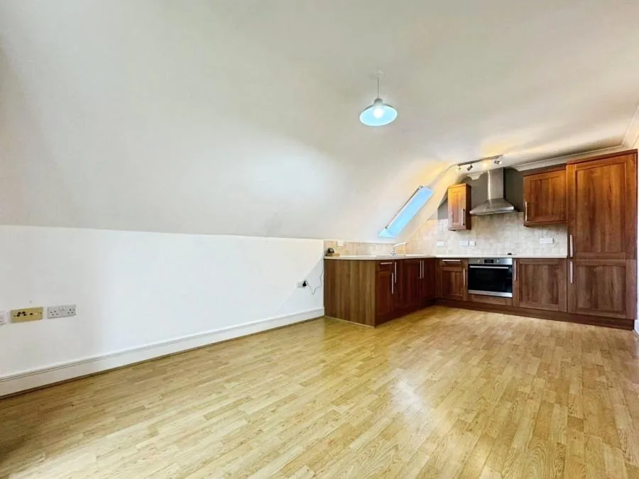 West Wycombe Road, High Wycombe, HP12, photo 9