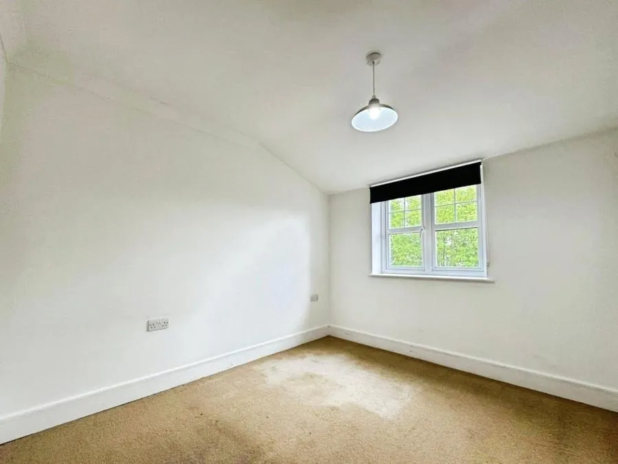 West Wycombe Road, High Wycombe, HP12, photo 4