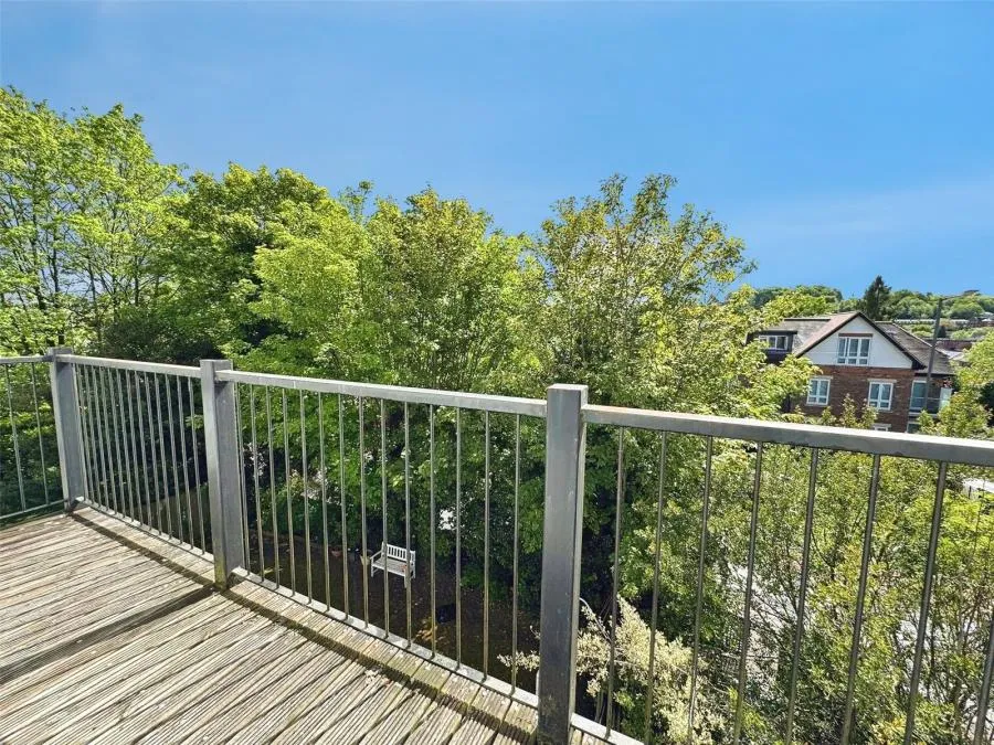 West Wycombe Road, High Wycombe, HP12, photo 7