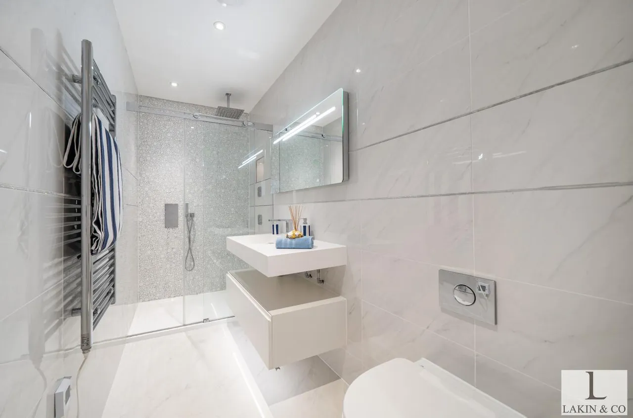 Long Lane, Ickenham, UB10 8SZ, photo 17