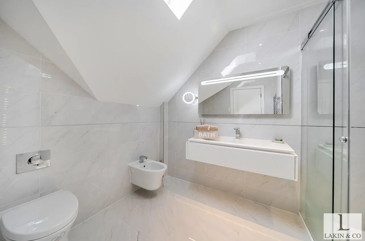 Long Lane, Ickenham, UB10 8SZ, photo 16