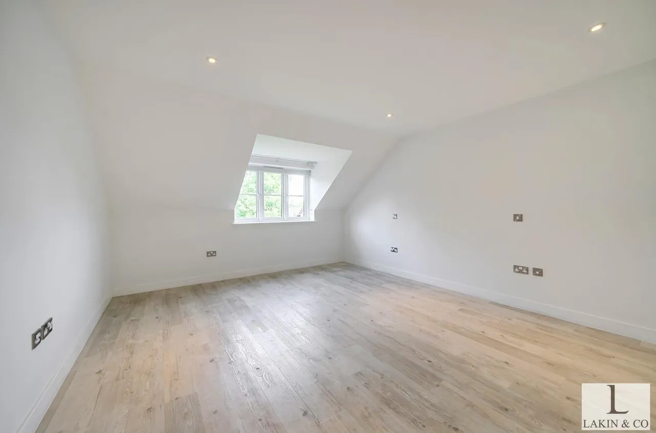 Long Lane, Ickenham, UB10 8SZ, photo 14