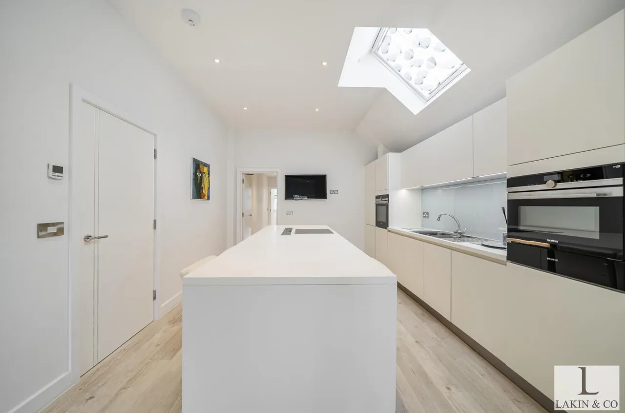 Long Lane, Ickenham, UB10 8SZ, photo 6