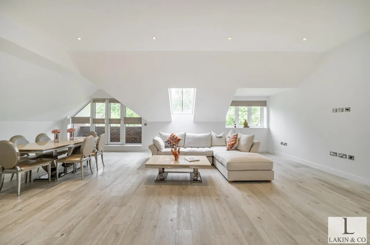 Long Lane, Ickenham, UB10 8SZ, photo 5
