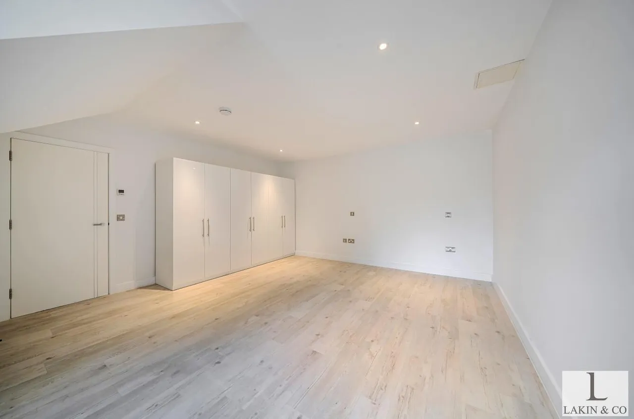 Long Lane, Ickenham, UB10 8SZ, photo 13