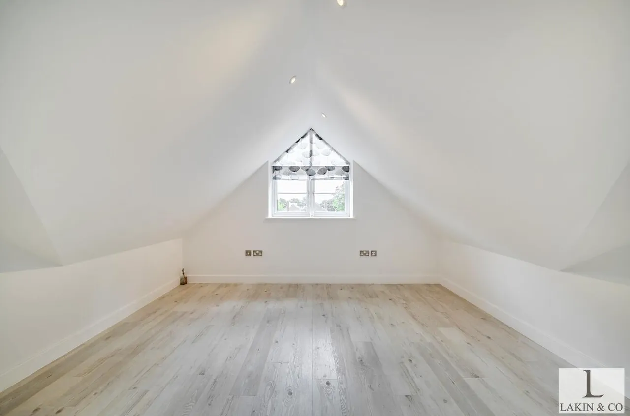Long Lane, Ickenham, UB10 8SZ, photo 11