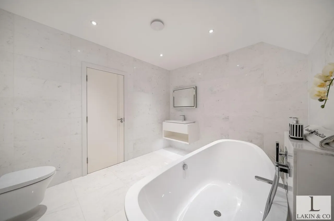 Long Lane, Ickenham, UB10 8SZ, photo 18