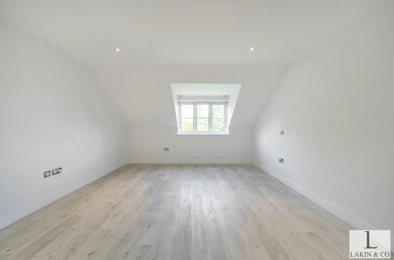 Long Lane, Ickenham, UB10 8SZ, photo 9