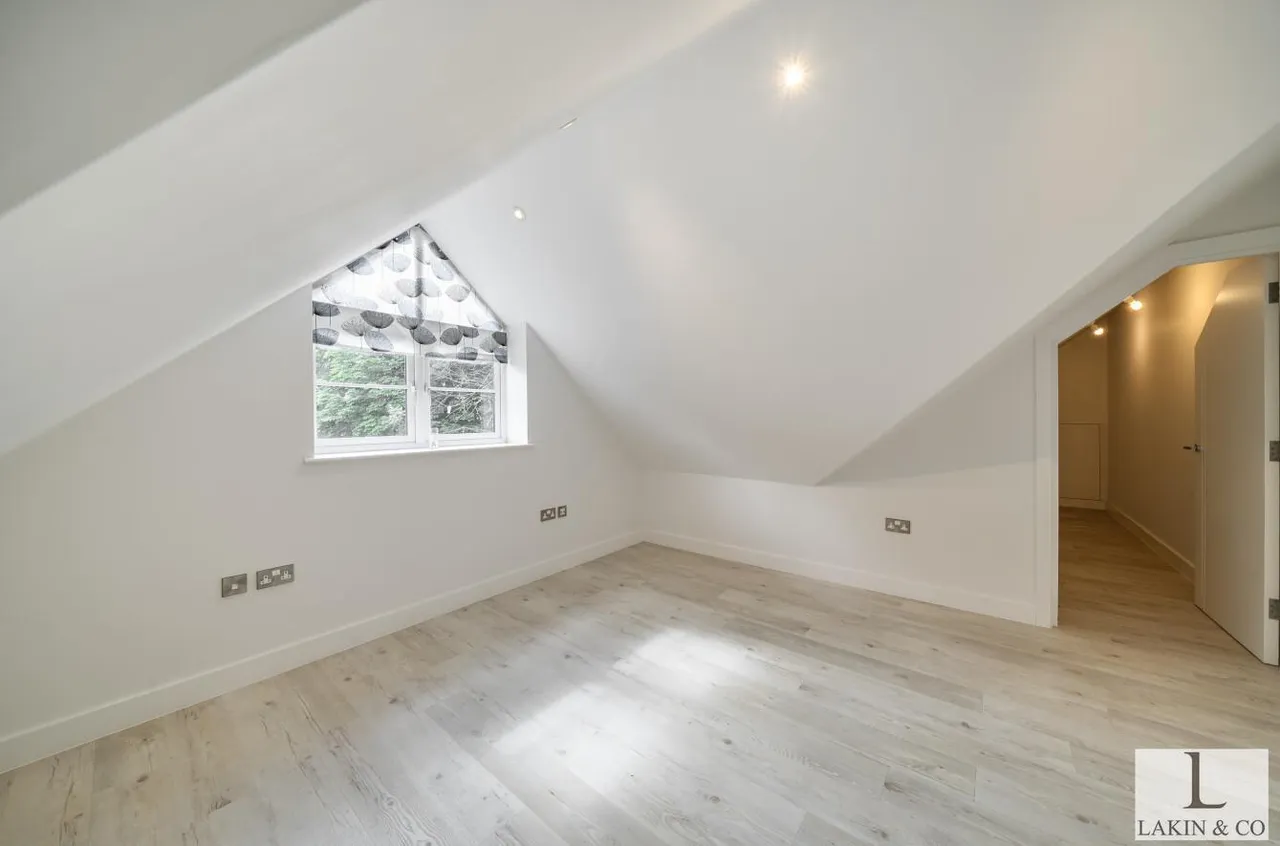 Long Lane, Ickenham, UB10 8SZ, photo 8