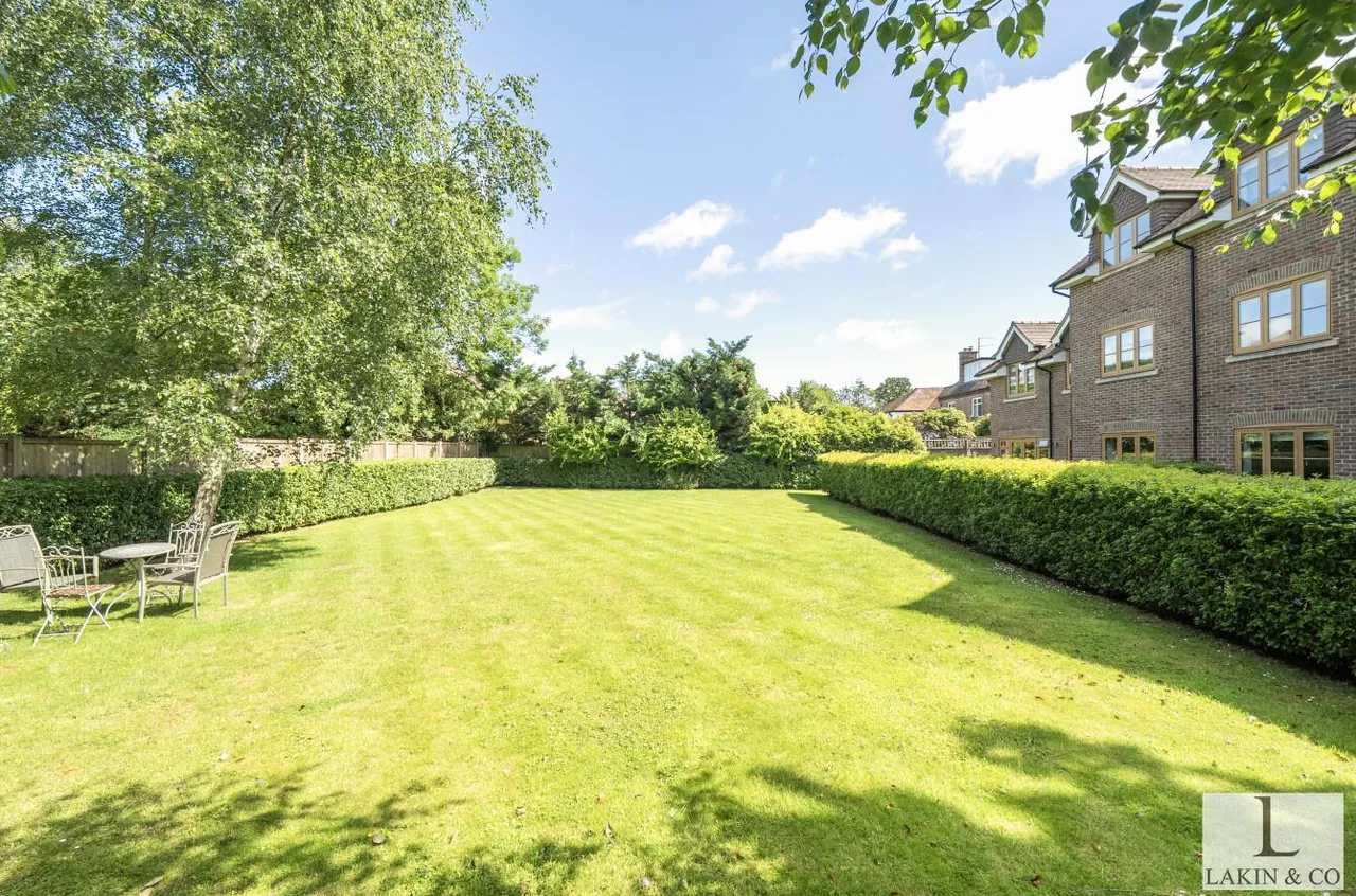 Long Lane, Ickenham, UB10 8SZ, photo 19