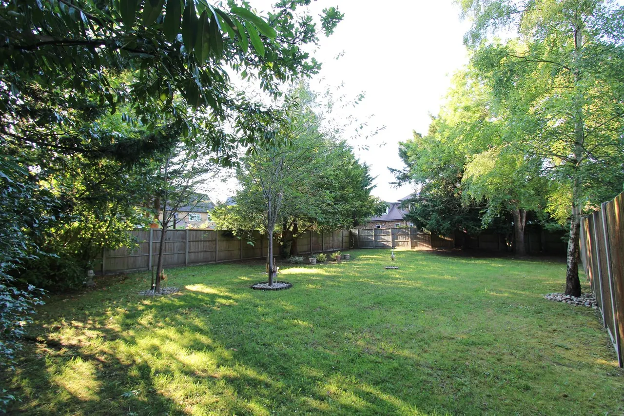 Long Lane, Ickenham, UB10 8SZ, photo 21