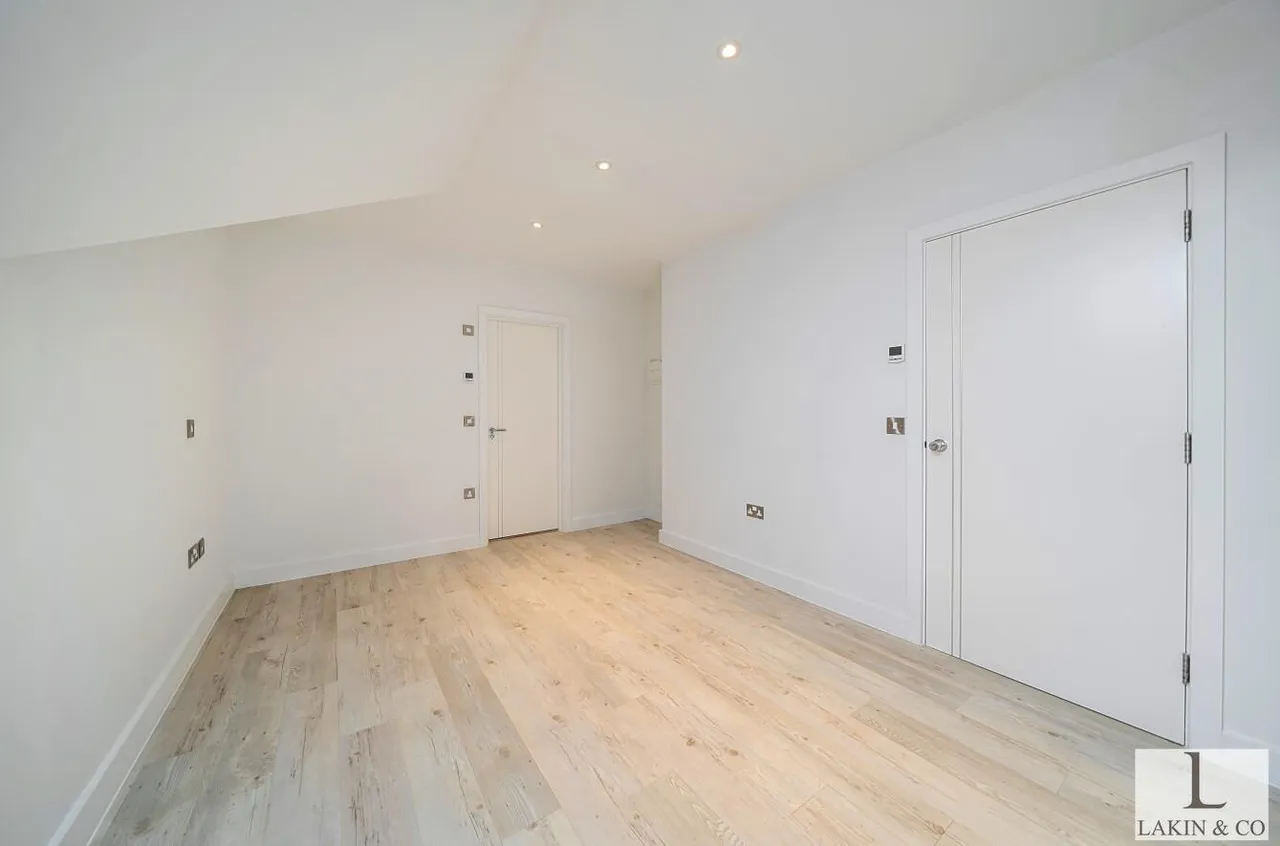 Long Lane, Ickenham, UB10 8SZ, photo 10