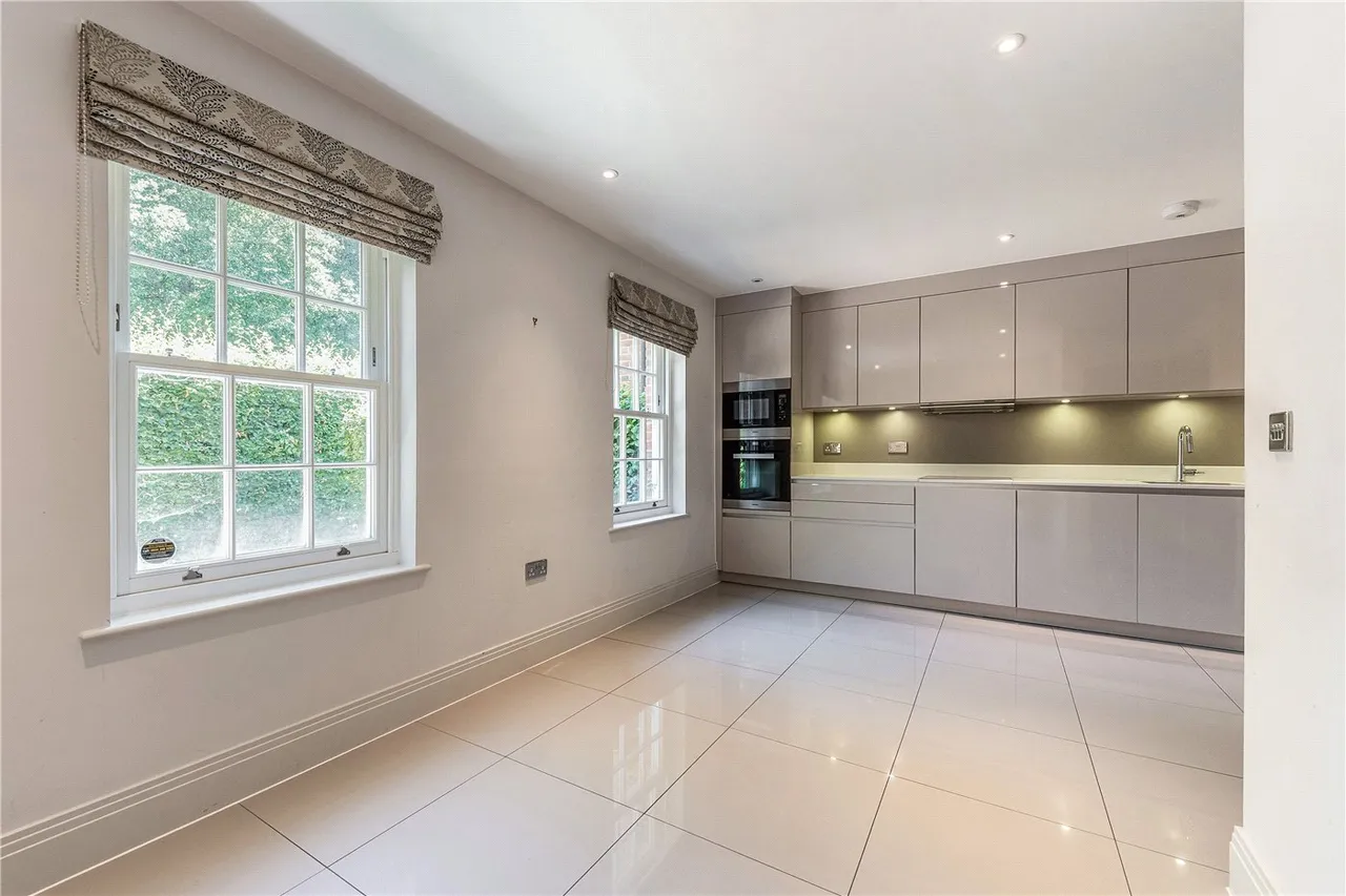 Elizabeth Place, Winchester, SO22, photo 5