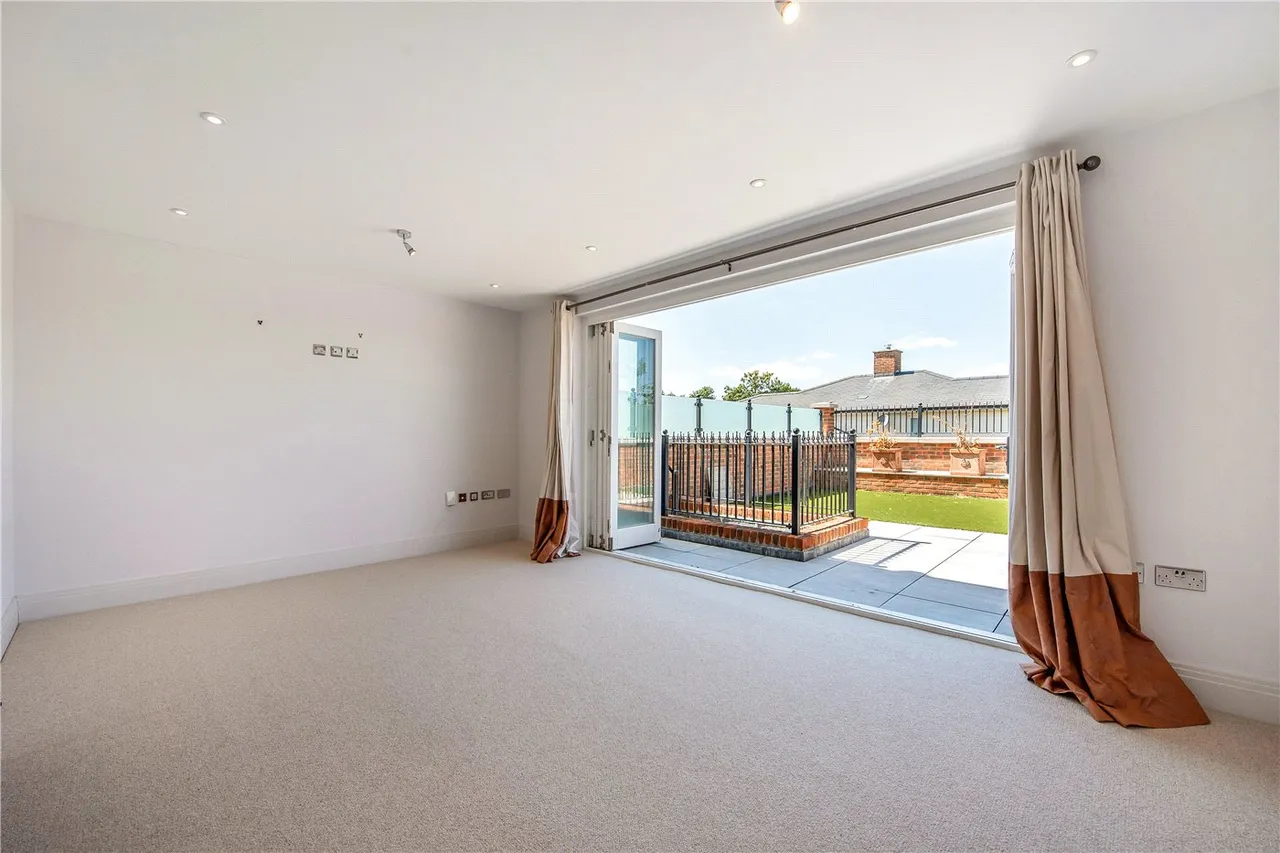 Elizabeth Place, Winchester, SO22, photo 2