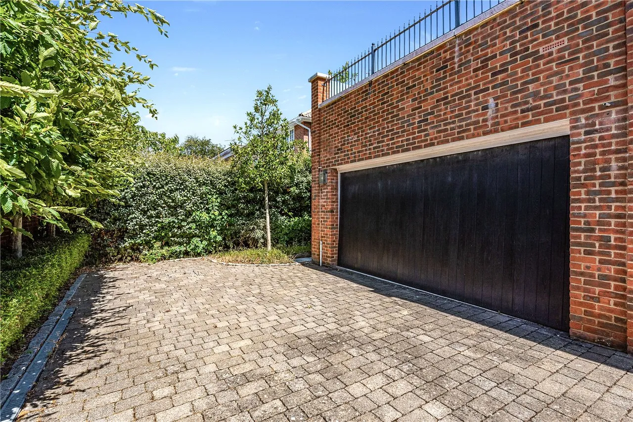 Elizabeth Place, Winchester, SO22, photo 16