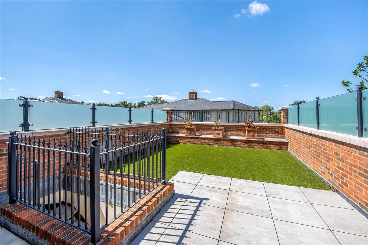 Elizabeth Place, Winchester, SO22, photo 11