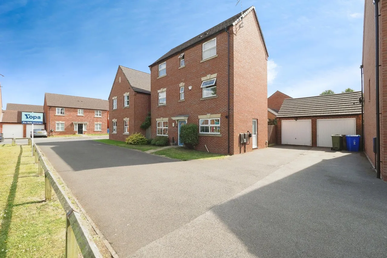 4 bed house for sale, Coral Crescent, Warsop, NG20