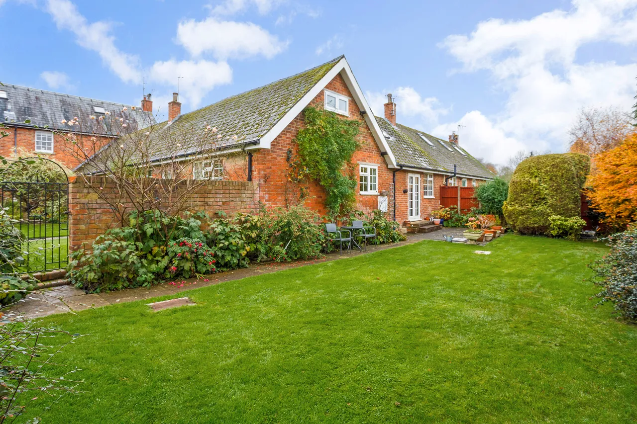 3 bed house for sale — Sandy Lane, Cheltenham, GL53