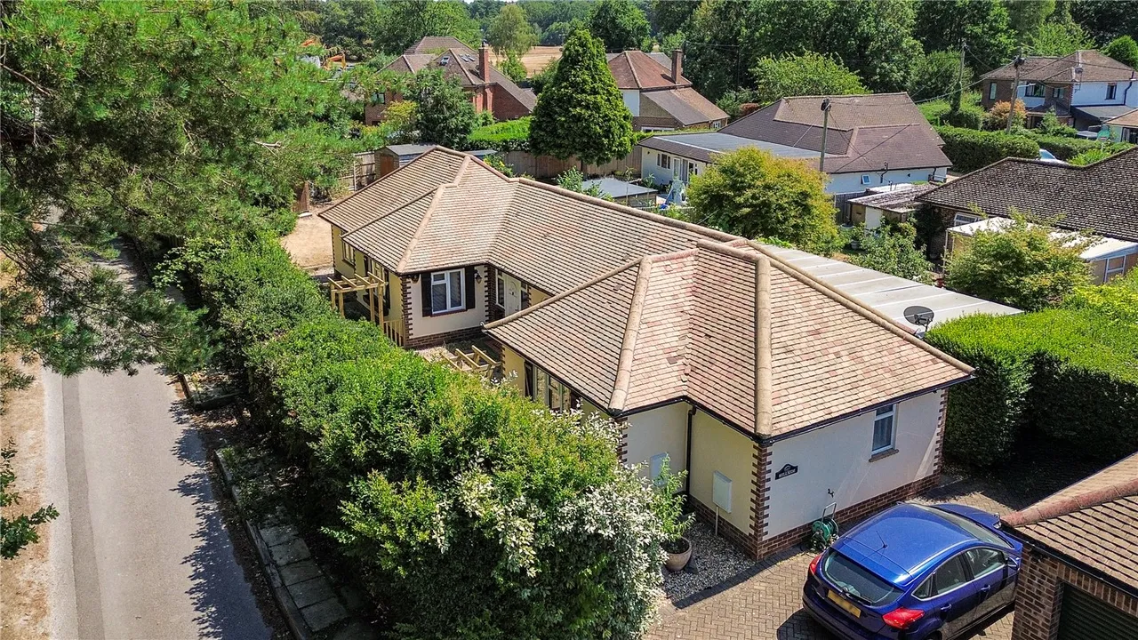 2 bed house for sale — Heathvale Bridge Road, Ash Vale, Guildford, Surrey, GU12 5EU