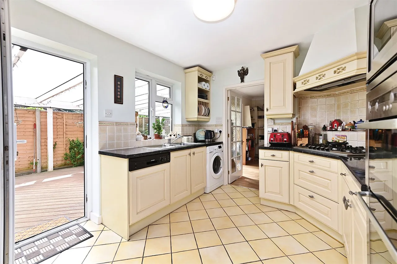 Heathvale Bridge Road, Ash Vale, Guildford, Surrey, GU12 5EU, photo 10