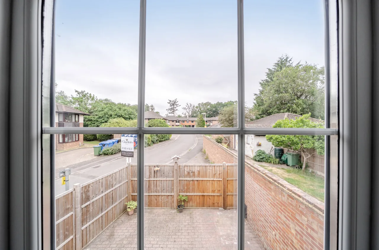 Old Cove Road, Fleet, GU51, photo 11