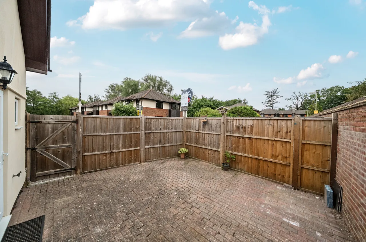 Old Cove Road, Fleet, GU51, photo 12