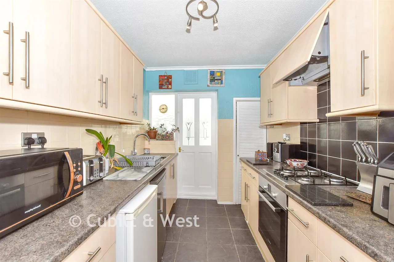 Old Manor Way, Portsmouth, PO6, photo 3