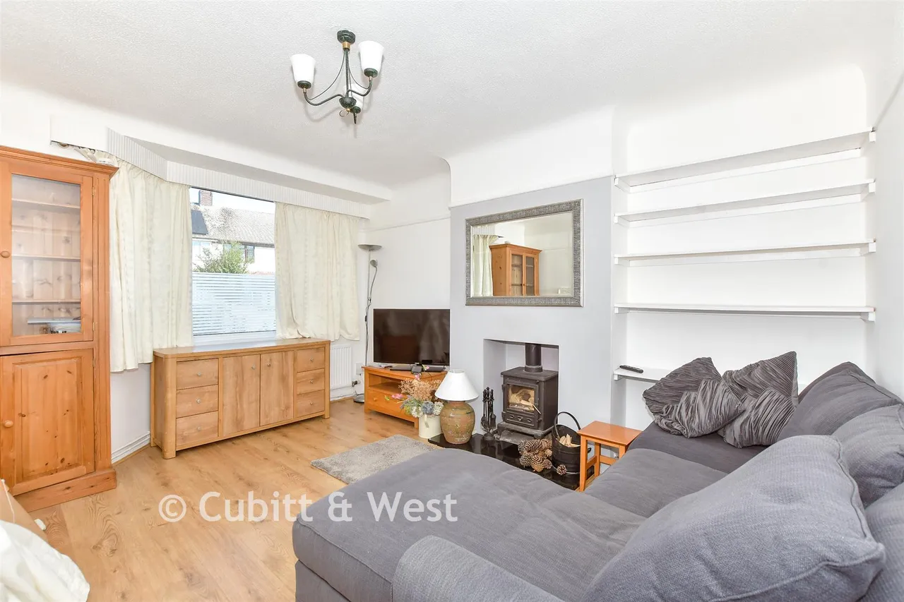 Old Manor Way, Portsmouth, PO6, photo 2