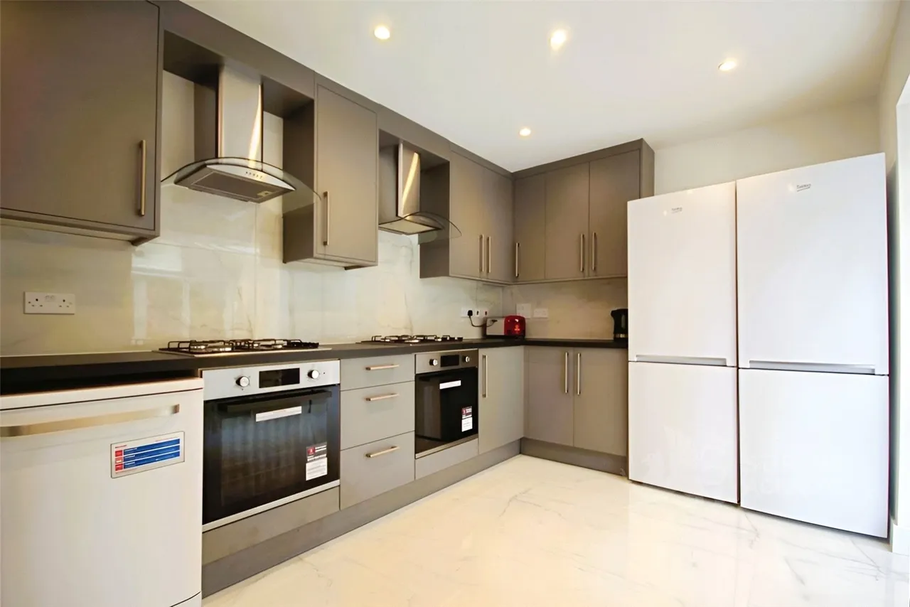 Applegarth Avenue, Guildford, GU2, photo 2