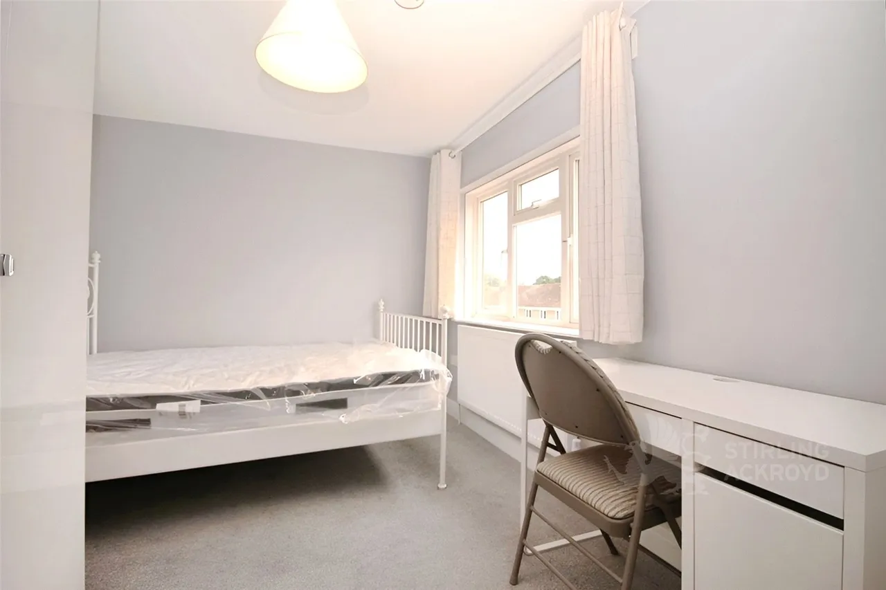 Applegarth Avenue, Guildford, GU2, photo 6