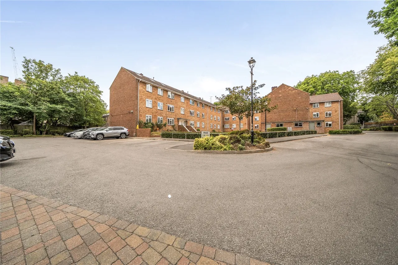 Queens Walk, Ealing, W5, photo 16